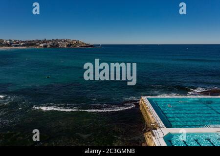 Sydney, Australien. Samstag, 20. Juni 2020. Der Bondi-Eisberge-Pool wurde erst seit der Eröffnung der Coronavirus-Beschränkungen in Sydneys östlichen Vororten eröffnet.Credit Paul Lovelace/Alamy Live News Stockfoto