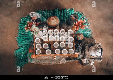 Tasse äthiopischen Kaffee mit aromatischen Weihrauch Stockfoto