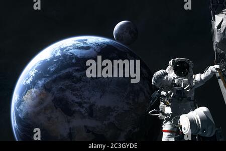 Planet Erde. Mond. Astronaut. Solaranlage. 3D-Rendering Stockfoto