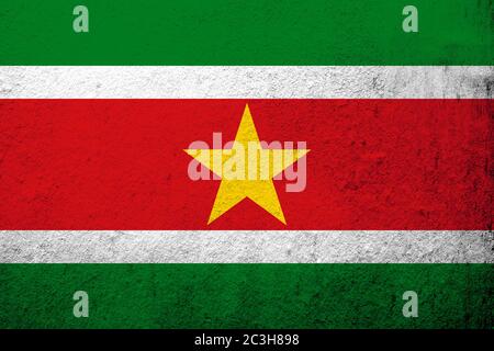 Nationalflaggen der Republik Suriname. Grunge Hintergrund Stockfoto