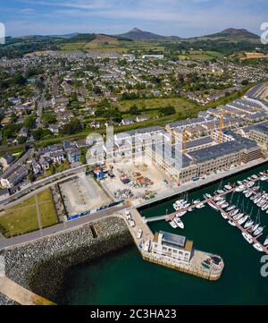 Luftaufnahme der Graystones Marina, kleine Küstenstadt in der Grafschaft Wicklow in Irland Stockfoto