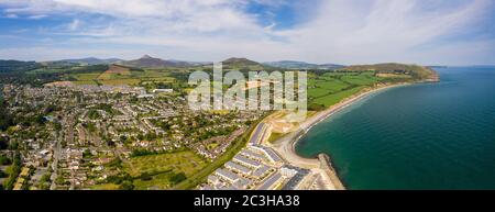 Luftaufnahme der Graystones Marina, kleine Küstenstadt in der Grafschaft Wicklow in Irland Stockfoto