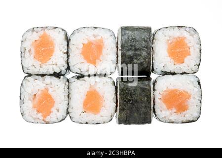 Sushi-Stücke-Sammlung, isoliert auf weißem Hintergrund Stockfoto