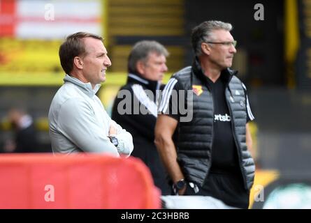 Leicester City Manager Brendan Rodgers (links) und Watford Manager Nigel Pearson beobachten vom Touchline aus während des Premier League Spiels in der Vicarage Road, London. Stockfoto