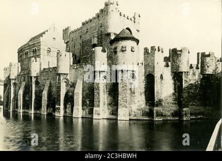 2. Weltkrieg - 2. Weltkrieg Gravensteen - Schloss des Grafen Osten Flandern in Belgien - Gent Stockfoto