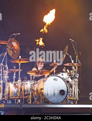 Schlagzeuger Alex Gonzalez, El Animal, tritt mit der mexikanischen Pop-Rock-Band Mana in der American Airlines Arena in Miami, Florida auf. Stockfoto