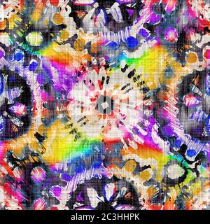Nahtlose lebendige Regenbogen bemalt Blume Textur. Bold Grundfarbe künstlerischen floralen Blüte Hintergrund. Gewaschenes, unperfektes Pinselmuster. Funky col Stockfoto