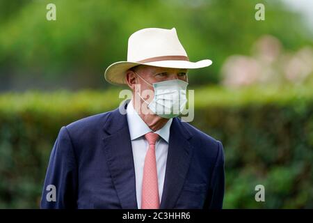 Trainer John Gosden während des fünften Tages von Royal Ascot auf der Ascot Rennbahn. Stockfoto