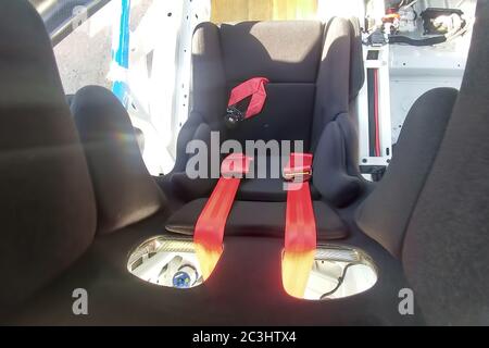 Moskau, Russland - 05. Mai 2019: Weißer Porsche 911 GT3 RS Cup auf der Straße geparkt. Super getunten und voll modifizierten Rennwagen. Fahrersitz aus Carbon Stockfoto