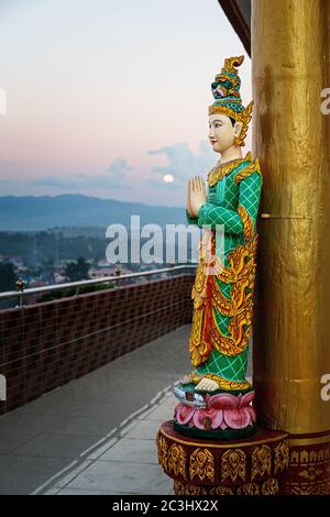 Saraswati Burmese Betende Göttin Statue Stockfoto