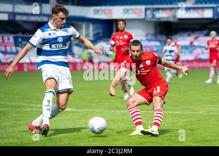 London, Großbritannien. Juni 2020. Conor Chaplin von Barnsley während des EFL Sky Bet Championship-Spiels zwischen Queens Park Rangers und Barnsley im Kiyan Prince Foundation Stadium, London, England am 20. Juni 2020. Foto von Salvio Calabrese. Nur für redaktionelle Zwecke, Lizenz für kommerzielle Nutzung erforderlich. Keine Verwendung in Wetten, Spielen oder Publikationen einzelner Vereine/Vereine/Spieler. Kredit: UK Sports Pics Ltd/Alamy Live Nachrichten Stockfoto