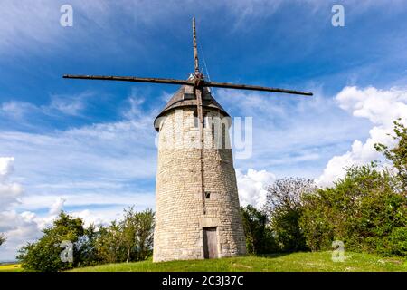 Windmühle von Le Moulin de Rimbault, Beauvoir-sur-Niort, Frankreich Stockfoto