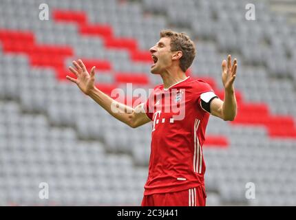 München, Deutschland, 20. Juni 2020, Thomas MÜLLER, FCB 25 FC BAYERN MÜNCHEN - SC FREIBURG in der Saison 2019/2020 Uhr Spieltag 33. FCB Foto: © Peter Schatz / Alamy Live News / Hans Rauchensteiner/Pool - die DFL-BESTIMMUNGEN VERBIETEN DIE VERWENDUNG VON FOTOGRAFIEN als BILDSEQUENZEN und/oder QUASI-VIDEO - Nationale und internationale Nachrichtenagenturen OUT redaktionelle Verwendung Stockfoto