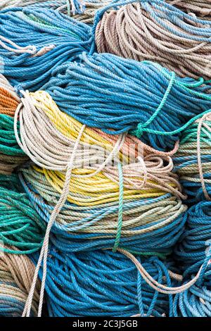 Hintergrundtextur von Spulen aus Nylon Seil. Stockfoto