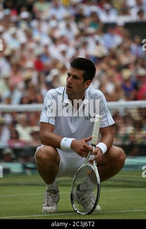 Novak Djokovic während seiner Halbfinalverluste gegen Tomas Berdych in Wimbledon. Stockfoto