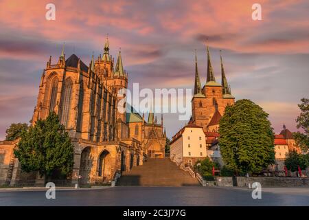 Panoramablick auf den Dom in der historischen Altstadt von Erfurt, Thüringen, Deutschland Stockfoto