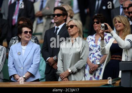 Christie Brinkley fotografiert mit den Tennisgrößen Martina Navratilova und Billie Jean King nach dem von Serena Williams gewonnenes Finale der Frauen 2010 in Wimbledon. Stockfoto