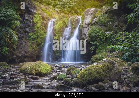 Wasserfall bei Ribeira dos Caldeiroes; Achada, Sao Miguel, Azoren, Portugal Stockfoto