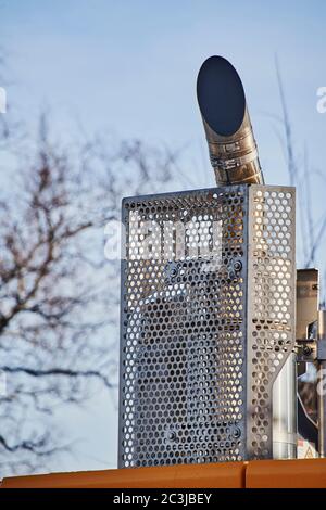 Berlin, Deutschland - 19. Januar 2019: Details eines schweren Baukran auf einer Baustelle in Berlin, Deutschland. Stockfoto