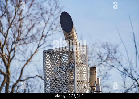 Berlin, Deutschland - 19. Januar 2019: Details eines schweren Baukran auf einer Baustelle in Berlin, Deutschland. Stockfoto