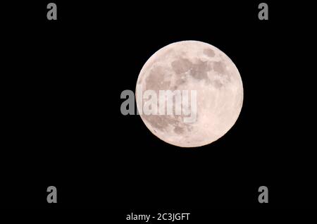 Mond Nahaufnahme zeigt die Details der Mondoberfläche. Stockfoto