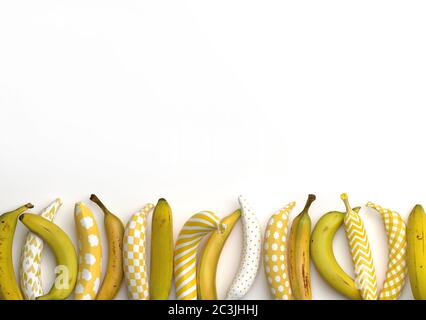 Eine Menge gelbe und gemusterte Bananen isoliert auf weißem Hintergrund. Bananen mit einer lustigen Cartoon-Färbung. Design von Kunstwerken. Kreative konzeptionelle Komposition Stockfoto