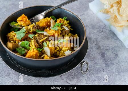 Lamm und Aprikose Biryani mit Süßkartoffeln Stockfoto