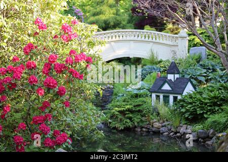 Halifax im Sommer während einer Pandemie. Leere Straßen, Gärten und Bänke. Stockfoto