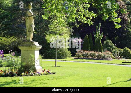 Halifax im Sommer während einer Pandemie. Leere Straßen, Gärten und Bänke. Stockfoto