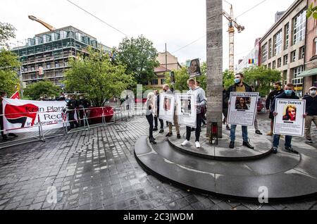 München, Bayern, Deutschland. Juni 2020. Die rechtsextreme Identitaere Bewegung Augsburg/Schwaben hielt eine Kundgebung am Münchner Pasinger Marienplatz ab. Quelle: Sachelle Babbar/ZUMA Wire/Alamy Live News Stockfoto