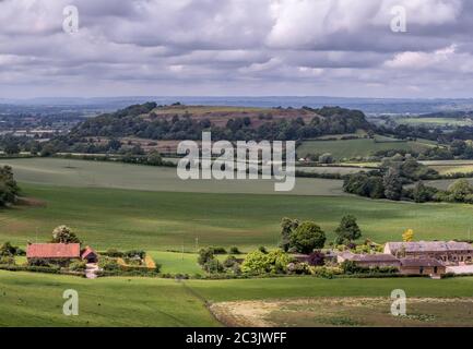 Blick auf Cadbury Castle - Bronze und Eisenzeit Hillfort in Somerset in England Stockfoto