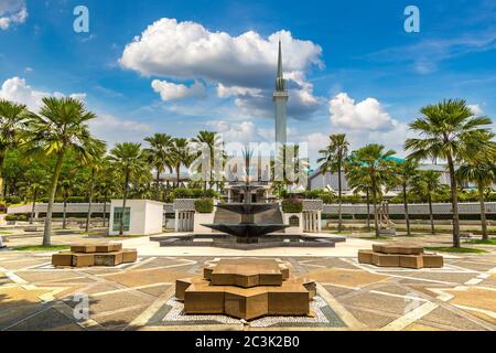 Nationale Moschee in Kuala Lumpur, Malaysia am Sommertag Stockfoto