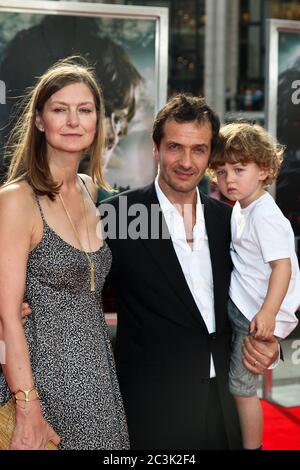 NEW YORK, NY - JULI 11: Produzent David Heyman mit Gästen bei der New Yorker Premiere von 'Harry Potter and the Deathly Hallows: Part 2' Stockfoto