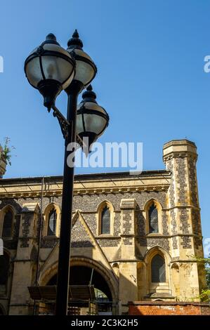 Reading, Berkshire, Großbritannien. April 2015. Das Reading Abbey Gate im Reading Town Centre, Reading, Berkshire. Quelle: Maureen McLean/Alamy Stockfoto