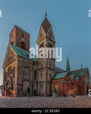 Die alte Ribe Kathedrale im weichen Abendlicht, Ribe, Dänemark, 29. Mai 2020 Stockfoto