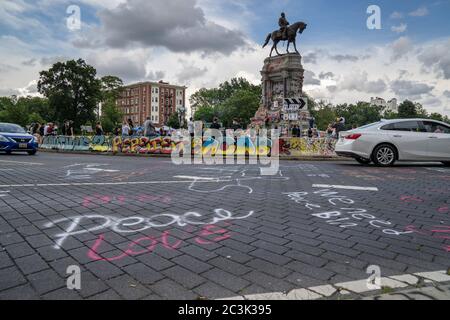 Richmond, Usa. Juni 2020. Das Robert E. Lee Denkmal ist hier in Richmond, Virginia am Samstag, 20. Juni 2020 zu sehen. In den letzten drei Wochen des Protests über Polizeibrutalität und rassistische Ungerechtigkeit wurde die Statue verstärkt untersucht. Foto von Ken Cedeno/UPI Kredit: UPI/Alamy Live Nachrichten Stockfoto