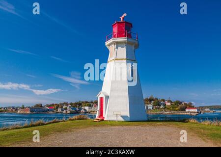 Mulholland Point Leuchtturm auf Campobello Island, New Brunswick, Kanada, direkt gegenüber der Grenze von Lubec, Maine. Es wurde 1885 erbaut. Stockfoto