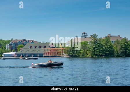 20. Juni 2020-Pleasue-Bootsfahrer genießen den ersten Sommertag auf dem Lake Muskoka in Gravenhurst Ontario Canada. Stockfoto