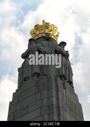 BRÜSSEL, BELGIEN - 26. Jul 2012: Teil eines Denkmals, das als Denkmal für alle Infanteriearmee Soldaten gebaut wurde, die in zwei Weltkriegen, dem Ersten und Zweiten Weltkrieg, kämpften. Sto Stockfoto