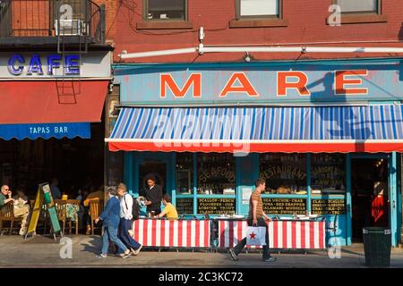 Restaurants an der 8th Avenue im Chelsea District, Midtown Manhattan, New York City, USA Stockfoto