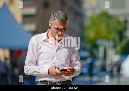 Armenischer Geschäftsmann in der nördlichen Avenue, Jerewan, Armenien Stockfoto