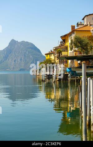 Old Village Gandria und Alpine Lake Lugano mit Berg Stockfoto