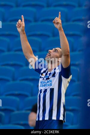 Brighton. Juni 2020. Neal Maupay von Brighton und Hove Albion feiert das Siegertor beim Premier League-Spiel zwischen Brighton und Hove Albion und Arsenal FC am 20. Juni 2020 im American Express Community Stadium in Brighton, Großbritannien. Quelle: Xinhua/Alamy Live News Stockfoto