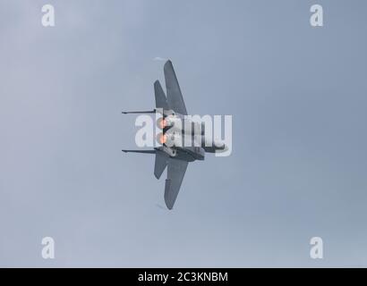 Singapur - 14. Februar 2016: McDonnell Douglas F‑15SG von der Republic of Singapore Air Force während seiner Performance auf der Singapore Airshow im Changi Ex Stockfoto