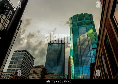 Minneapolis Skyline vom Boden Stockfoto