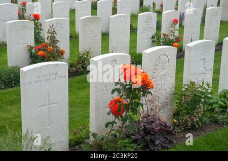 Tyne Cot Military Cemetery, Zonnebeke, Belgien, ist der größte britische Militärfriedhof der Welt Stockfoto