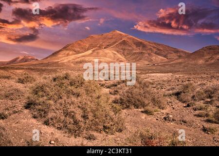 Vulkangestein auf Lanzarote in der Nähe des Papagayo Strandes Stockfoto