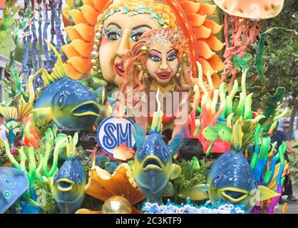 Die Float Parade beim General Santos Tuna Festival am 1. September 2015 in General Santos City, der südlichsten Stadt der Philippinen. Stockfoto