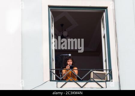 Straßen in Alfama in Lissabon (Portugal) in der Nähe von Miradouro da Graca (Panoramablick auf Miradouro da Graca ).Alfama ist der älteste Teil Stockfoto