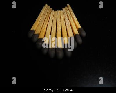 Isolierung von Streichhölzer, über schwarzem Hintergrund. Stockfoto